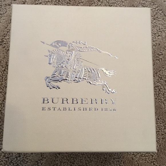 Burberry watch - Picture 3 of 8